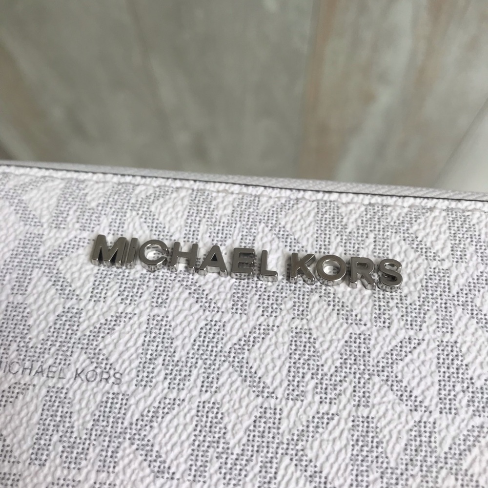 Michael Kors Flat Wristlet Wallet Mini Logo White - Picture 7 of 7